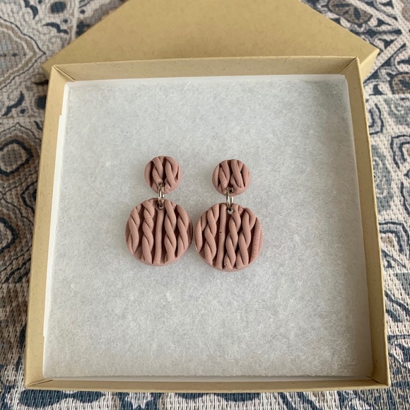 🧶 2/$25 Sweater Weather Earrings - Picture 1 of 3